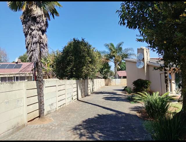 3 BEDROOM HOUSE FOR SALE IN BIRCH ACRES